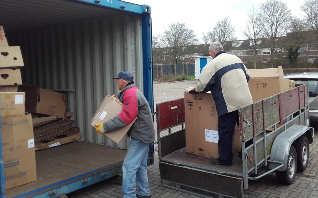 Alle dozen verzamelen…….met oud papier op 11 januari